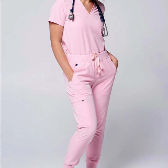 Pink Scrubs set - Picture 2 of 3